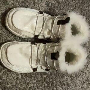 Hey dude shoes only worn twice